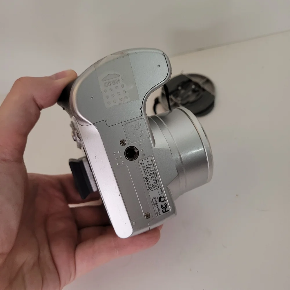 FujiFilm S3100 Digital Camera